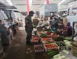 Jelang Hari raya Idul Fitri, babinsa Koramil Gatak Intensif Cek Harga kebutuhan Pokok warga