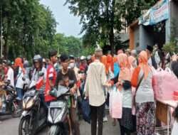 Ramadhan Berkah 2023 IKA SPENDELA Bagi Bagi Takjil di Jalan Bunguran