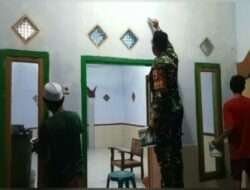 Komsos, Koramil Banyuanyar Lakukan Pengecetan Mushola