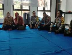 Sambang Warga Setro Baru Utara Polsek Tambaksari Himbau Warga