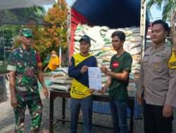 Koramil Kanigaran Kawal Dan Amankan Penyaluran Bansos