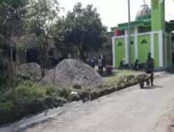 Babinsa Turut Andil Pembangunan Talud di Desa Gumukrejo