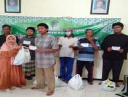 Pimpinan Ranting Aisyiyah Manukan Kulon Tandes Berbagi di Bulan Ramadan 1444 Hijriyah