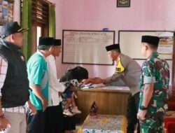 Bentuk Empati Kepada Keluarga Alm Praka Miftahul Arifin, Dandim Bersama Kapolres Pacitan Beri Santunan