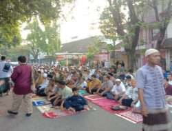 Peran Aktif Babinsa Kelurahan Kratonan Dalam Pengamanan Sholat Idul Fitri 1444