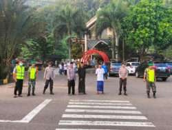 Beri Rasa Aman Saat Sholat Idul Fitri 1444 H, Babinsa Koramil 0801/04 Tegalombo Lakukan Pengamanan