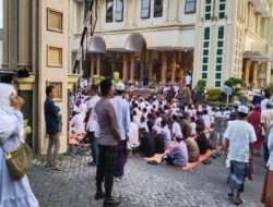 Beri Rasa Aman, Polres Gresik Terjunkan Personil Pengamanan Sholat Idul Fitri 1444 H / 2023