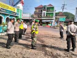 Berikan Rasa Aman dan Nyaman, Anggota Koramil Kendal Jaga Pos Pam Lebaran