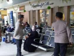 Polsek Tambaksari Memberikan Himbauan kepada Penumpang Kereta Api Stasiun Gubeng