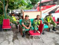 Anggota Koramil 03/Serengan Aktif Bersinergi di Pos PAM Lebaran Kecamatan Serengan