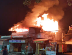 Jago Merah Melahap Dua Rumah di Bratang