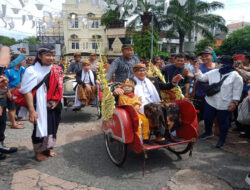 Babinsa Sudiroprajan Pantau Giat Pelaksanaan Solo Menari 2023 di Pasar Gede Surakarta