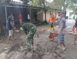 Walau Berbeda Keyakinan Babinsa Bantu Pengecoran Masjid Binaan