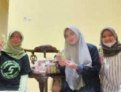 Mahasiswi Unesa Observasi Produk Koperasi Produsen Serambi Indonesia Madani