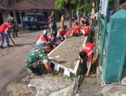 Di Jatisrono, Peringatan Hardiknas Diisi Dengan Pembersihan Lingkungan