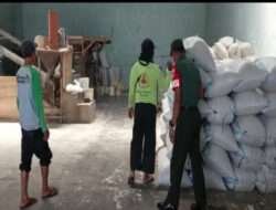 Pasca Lebaran Babinsa Cek Stok Beras