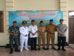 Demi Kemajuan Pembangunan, Danramil 0801/05 Nawangan Hadiri Pelantikan Perangkat Desa