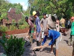 Karya Bakti Koramil 14/Jatisrono Bantu Warga Permudah Akses Jalan