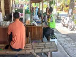 Sejenak Lepas Lelah, TNI Polri Jalin Keakraban Dengan Warga