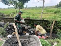 Babinsa Kompak Gotong Royong Bangun Talud