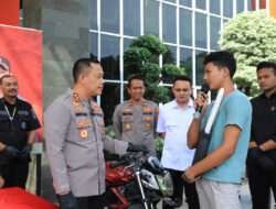 Ungkap Kasus Curanmor, Polres Gresik Kembalikan Motor hasil Curian ke Pemiliknya