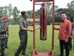 Pemukulan Kentongan Oleh Danrem 074/Wrt Menandai Pembukaan TMMD Reguler Kodim 0735/Surakarta