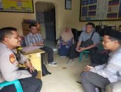 Giat Patroli Sambang Warga di Jalan Sawentar Polsek Tambaksari Memberikan Edukasi