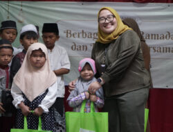 Bahagiakan Anak Yatim dan Dhuafa, YOU Beauty dan Dompet Dhuafa Bagikan 100 Parcel Lebaran