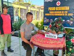 Tim Kesehatan Rutin Cek Kondisi Anggota Satgas TMMD Dan Warga