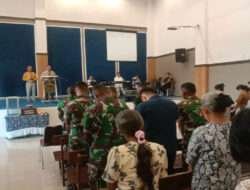 Ibadah Minggu, Personel Satgas TMMD Reguler Ke-116 Kodim 0735/Surakarta yang Beragama Kristen Ikuti Ibadah di Gereja