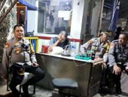 Sambang Warga Villa Kalikepiting, Kapolsek Tambaksari Memberikan Himbauan