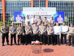 Kapolres Gresik Berikan Reward Bagi anggota yang Berprestasi