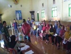 Pastikan Tepat Sasaran Dan Aman, Babinsa Koramil 0801/01 Pacitan Kawal Pendistribusian Bantuan Beras