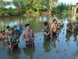 Sinergitas TNI-POLRI, Kapolres Gresik Hadiri Puncak Penanaman Mangrove Nasional Secara Serentak Jajaran TNI di Seluruh Indonesia