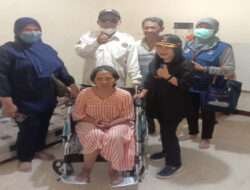 Warga Airlangga Terima Bantuan Kursi Roda dari Baznas