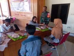 Babinsa Koramil 0805/15 Karanganyar Laksanakan Pendampingan Penyaluran Bantuan Pangan Non Tunai