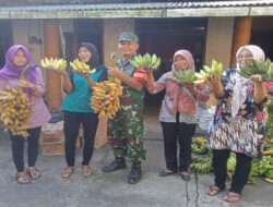 Beri Motivasi Pelaku UMKM, Babinsa Koramil 0801/10 Punung Bantu Kembangkan Usaha