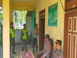 Berikan Rasa Aman, Babinsa Koramil 04/Padas dan Bhabinkamtibmas Laksanakan Pengamanan Ibadah Minggu di Gereja