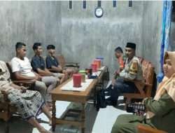 Ciptakan Wilayah Kondusif, Babinsa Koramil 0801/02 Kebonagung Anjangsana Bersama Warga