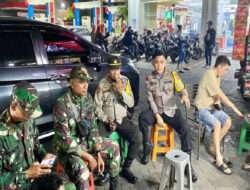 Kondusif Kamtibmas, Kapolsek Dukuh Pakis Begadang Bersama 3 Pilar