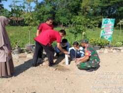 Kerja Bakti, Babinsa Kodim 0802/Ponorogo Bantu Buat Lubang Biopori