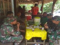 Wujud Kebersamaan TNI-Rakyat, Satgas Pra TMMD Ke -117 Kodim 0801/Pacitan Komsos Bersama Warga