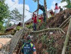 Bentuk Kepedulian, Dansatgas TMMD Ke – 117 TA. 2023 Berikan Paket Sembako Kepada Warga