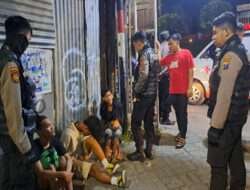 Tim Respati Presisi Sat Samapta Polrestabes Surabaya Mengamankan Diduga Gengster