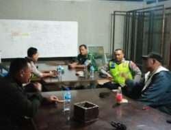 Lebih Dekat Dengan Warga, Selain Patroli TNI-Polri Di Giriwoyo Juga Sempatkan Komsos