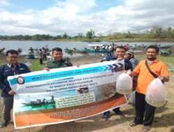 Babinsa Sumberejo Ikuti Restocking Ikan Di Waduk Gajah Mungkur