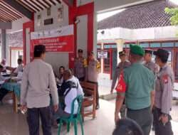 Babinsa Dampingi Penyaluran BLT- DD Pada Warga Desa