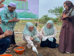 Royal Centre Foundation Gelar Peletakan Batu Pertama Pembangunan Asrama Santri Ponpes As-Shofa Rajeg Banten