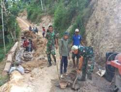 Alat Tradisional Cangkul Masih Diandalkan Dalam Pra TMMD Ke-117 Kodim 0801/Pacitan