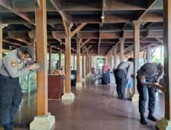 Polres Gresik Gelar Baksos di Wisata Religi Makam Sunan Giri